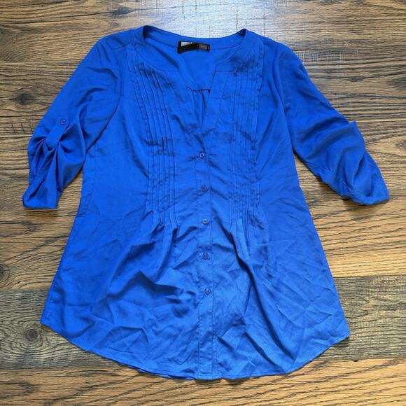 BCBGMaxAzria Tops - BCBGMAXAZRIA Blue Button Front Blouse Women’s XS 3/4 Sleeve Pleated Top